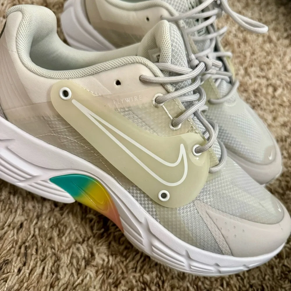 Nike ALPHINA 5000 Low Top Sneakers